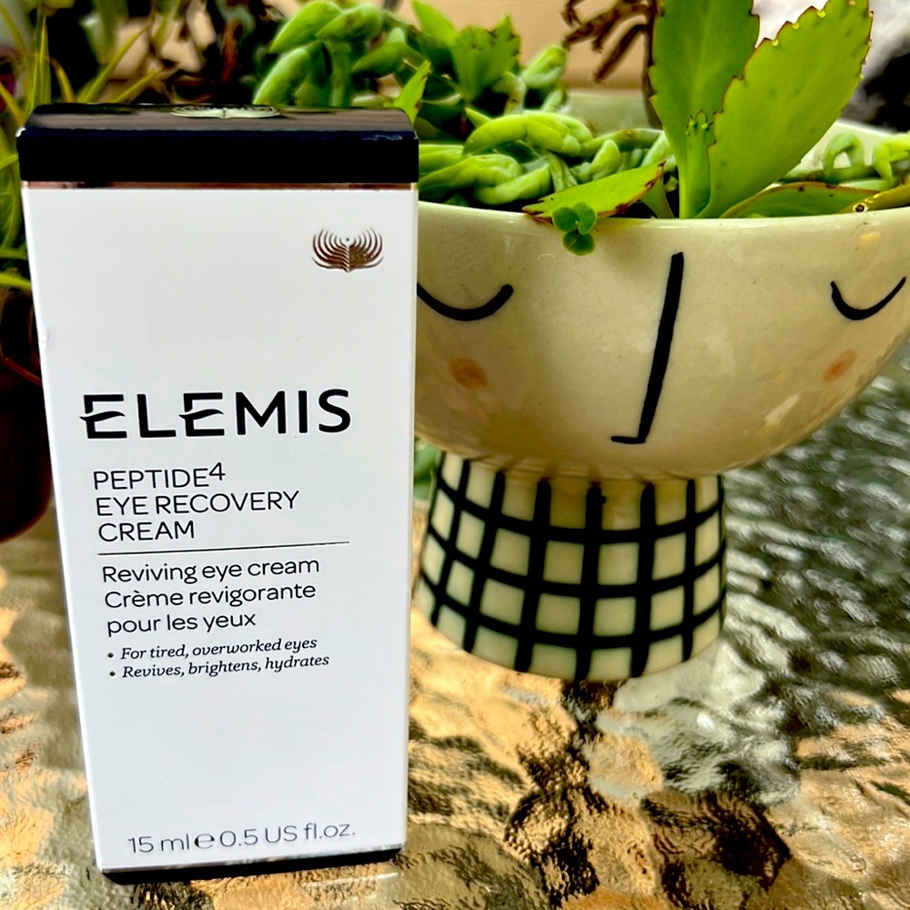 NIB ELEMIS peptide 4 eye recovery cream. 15 ml tube. Perfect under eye moisture.
